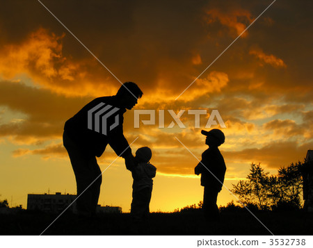 father with children sunset 3532738