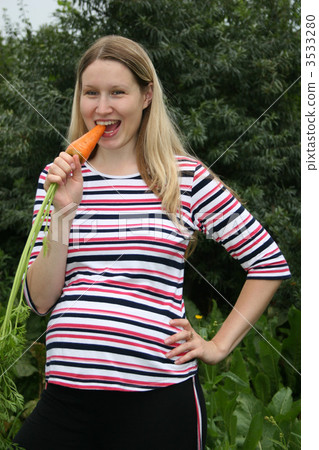 pregnant girl with carrot 3533280