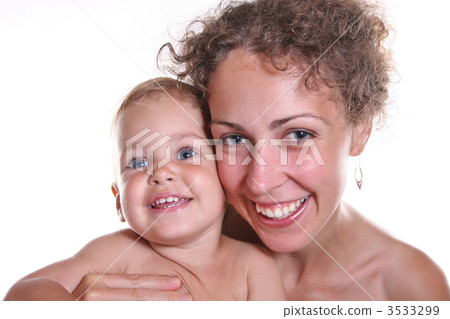 smile baby with mother 3533299