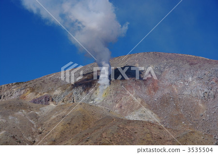 Iwatsama噴發岩石山的火山活動 3535504