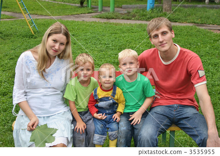 big family 3535955