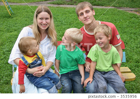 big family 3535956