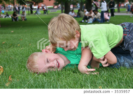 children play in grass 3535957