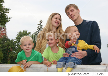 big family 3535959