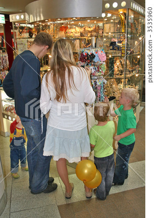 family in shop 3535960