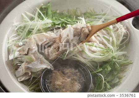 bald pot, filefish pot, food cooked in a pot 3536761