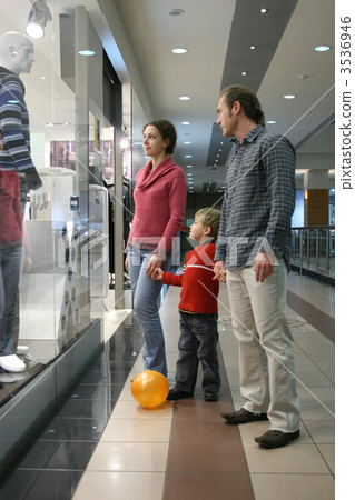 family and shop window 3536946
