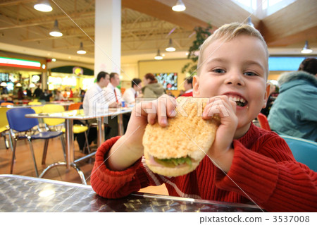child eat burger child eat burger 3537008
