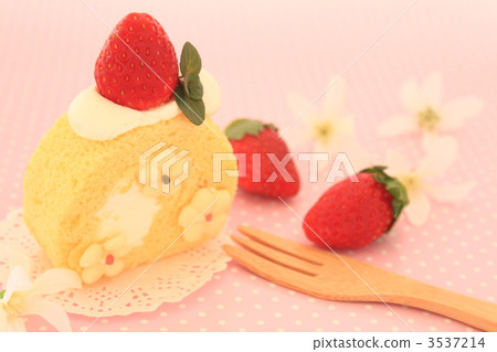 Strawberry roll cake 3537214