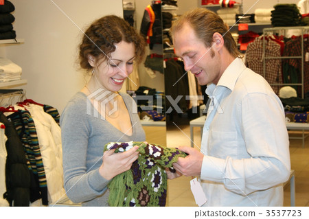 couple in shop couple in shop 3537723