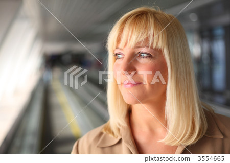 Pretty middleaged blonde Pretty middleaged blonde 3554665