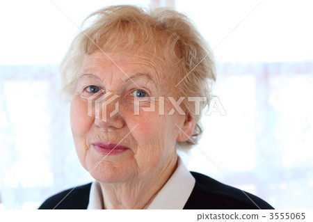 Portrait of aged woman 3555065