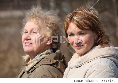 Aged  mother and  daughter 3555120