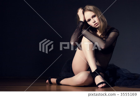 Pensive woman Pensive woman 3555169