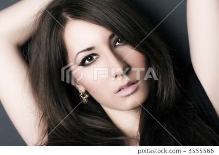 Young woman fashion portrait 3555566