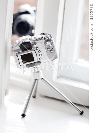 Two cameras looking to each other Two cameras looking to each other 3555788