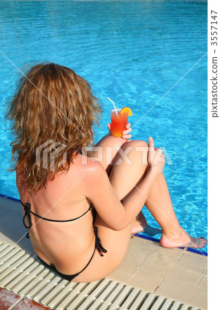 woman cocktail bikini 3557147