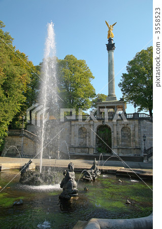 fountain in the park 3558523