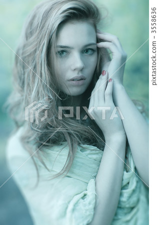 Young woman portrait Young woman portrait 3558636