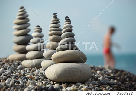 stone stacks on pebble beach 3563888