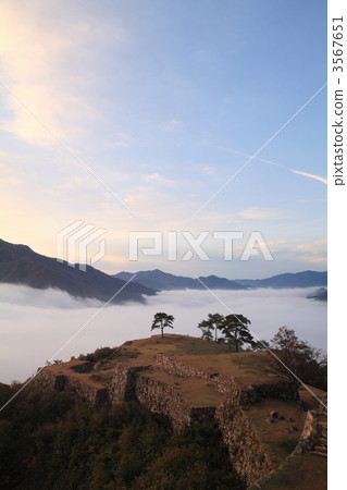 Takeda castle ruined by Chaoyang and the sea of clouds 3567651
