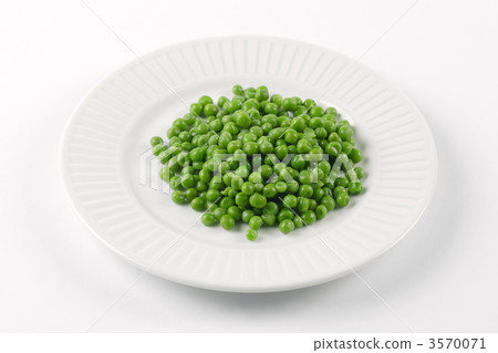Plate of peas 3570071