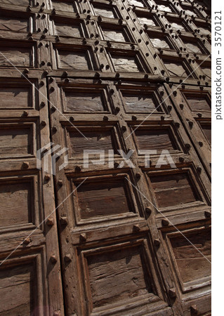 Old wooden doors background Old wooden doors background 3570121