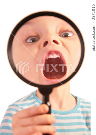 child with open mouth through magnifier 3571016