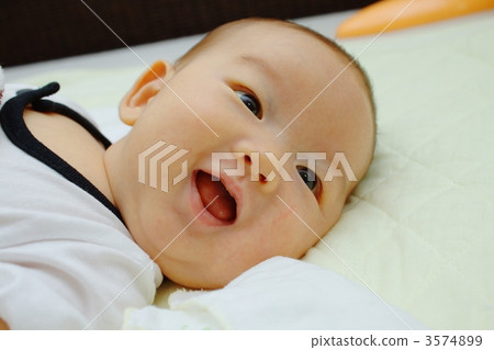 Smiling baby 3574899