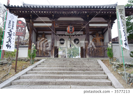 京都寶藏寺廟devide門 3577213