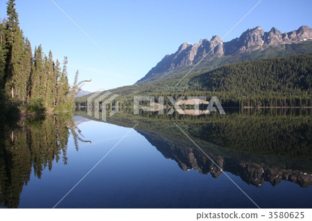 Canada Lake near Banff Early morning scenery 3580625