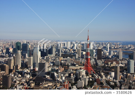 東京鐵塔在大城市東京和建築群 東京鐵塔在大城市東京和建築群 3580626