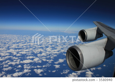 A world overlooking the jumbo jet 3580940