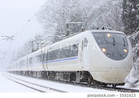 JR West 681 Series Express Train 3581023