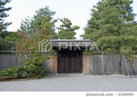 Shogakuin Rikyu Shimomiya eastern gate 3584095