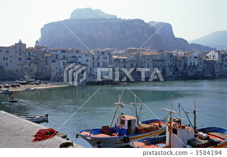 Sicily Cefalu townscape 3584194