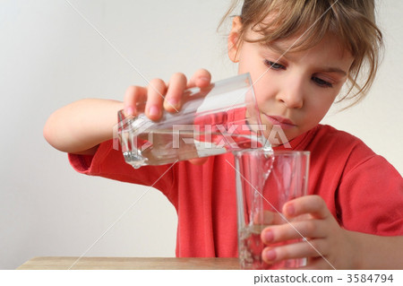 little girl in red shirt pour out water from one glass to other, little girl in red shirt pour out water from one glass to other, 3584794