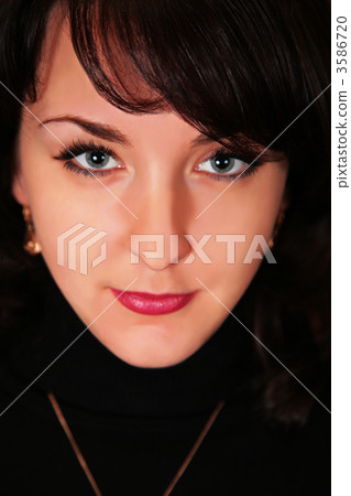 potrait of attractive brunette 3586720