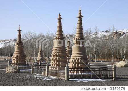 莫高窟佛塔和九層樓 3589579