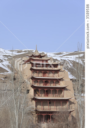莫高窟佛塔和九層樓 莫高窟佛塔和九層樓 3589586