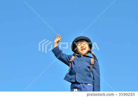 揮舞著幼兒園的孩子(女孩) 揮舞著幼兒園的孩子(女孩) 3590283