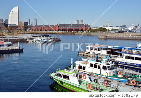 Walking around Yokohama · Elephant's nose and red brick warehouse 3592179