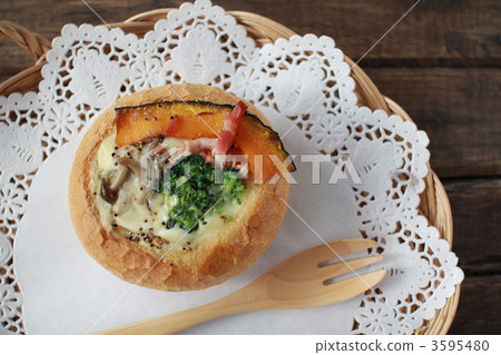 White stew bread with chunky ingredients Warm stew bread White stew bread with chunky ingredients Warm stew bread 3595480