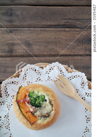 White stew bread with chunky ingredients Warm stew bread White stew bread with chunky ingredients Warm stew bread 3595487