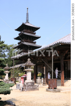 Kagawa Prefecture Mitoyoshi City, Shikoku Shrine Place No. 70 Buddhist temple "main shrine" National Buddhism Hall and five-storied pagoda 3596933