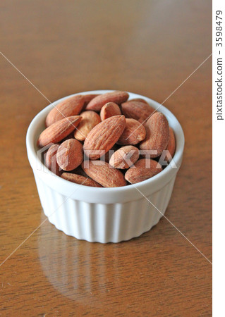Almond 3598479
