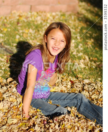 Dead leaf play Dead leaf play 3599332