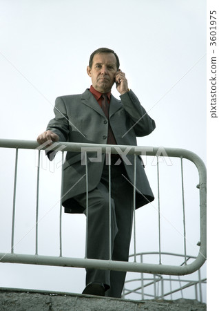 midle aged businessman 3601975