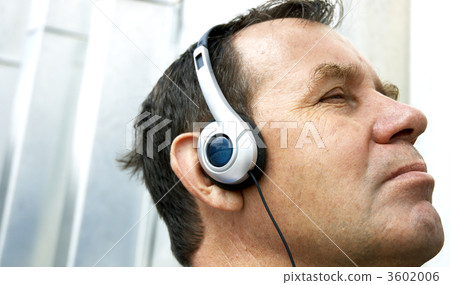 middle aged dj 3602006