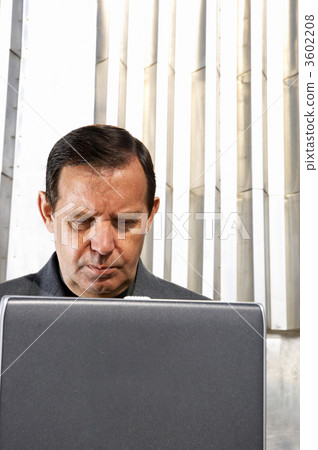 businessman with laptop 3602208
